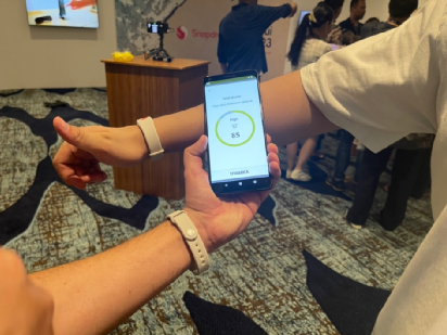 碾压苹果英特尔,还要把AI拉下云端,高通和一众中国公司一起“杀疯了”